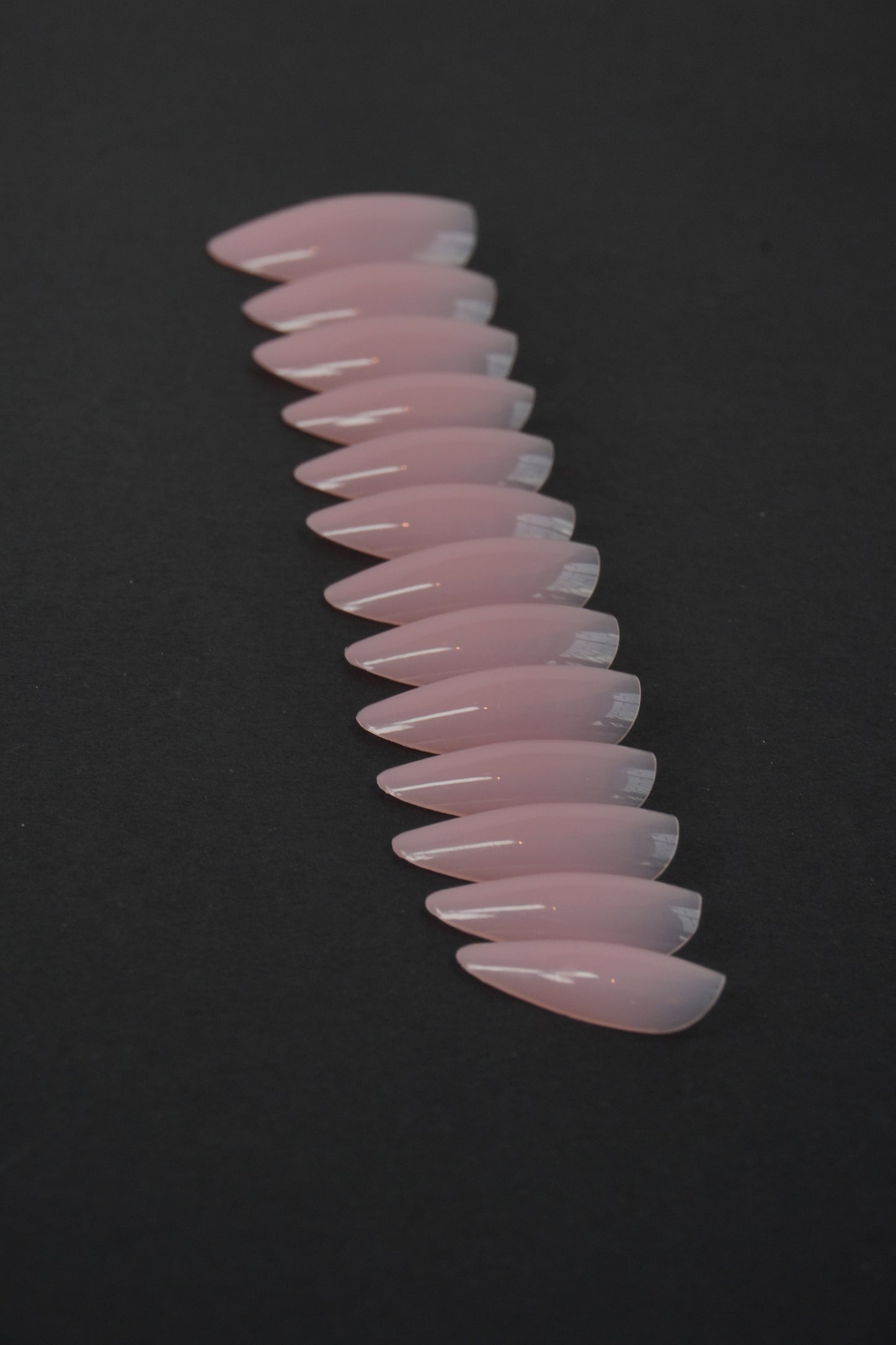 AcrySoft™ Soft Gel Tips Almond | 600 Unidades | Beauty Solution